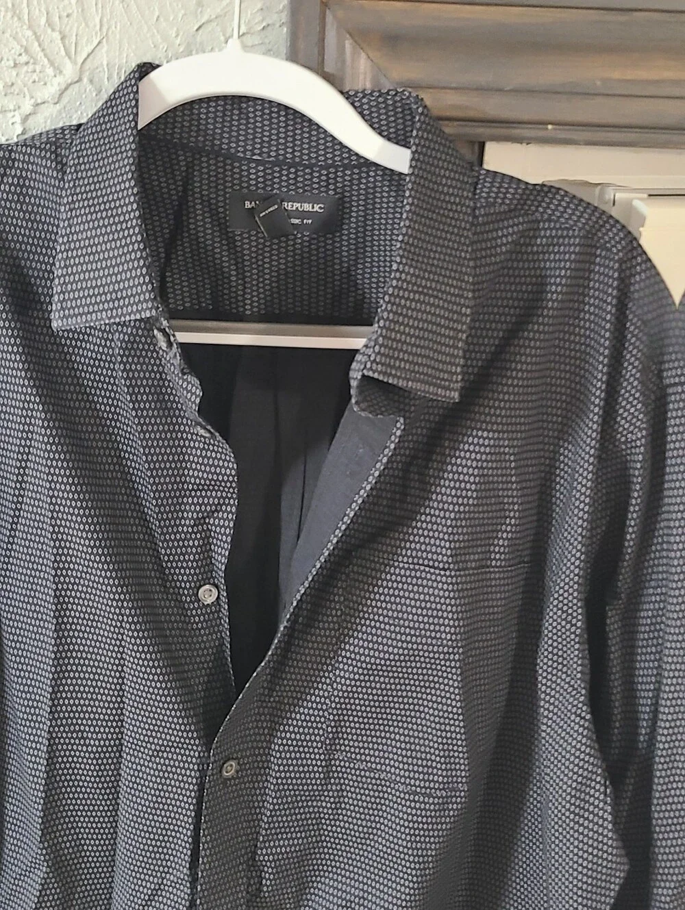 Banana Republic men's long sleeve Micro Pattern button-up shirt